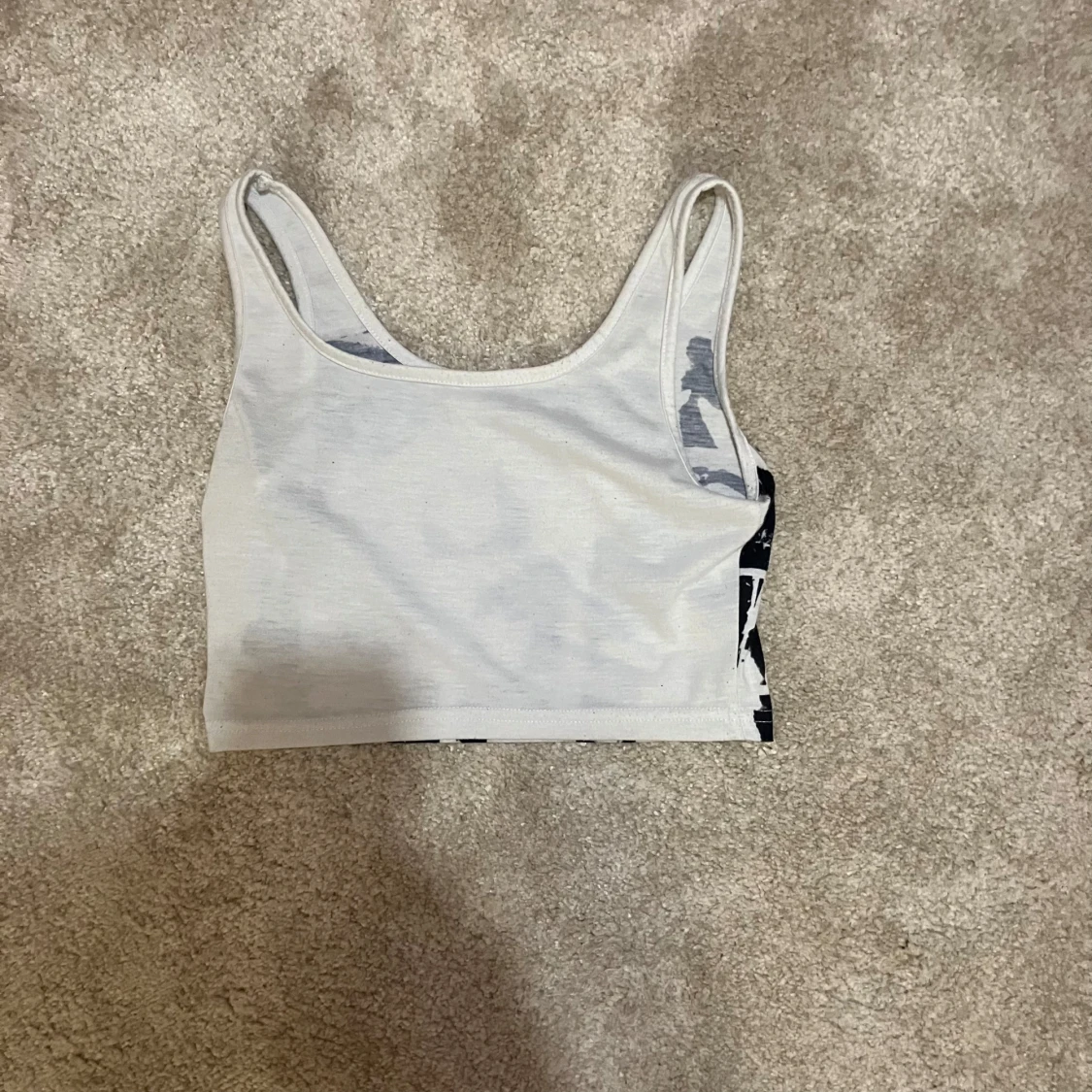 Vit och svart crop top med tryck - 1