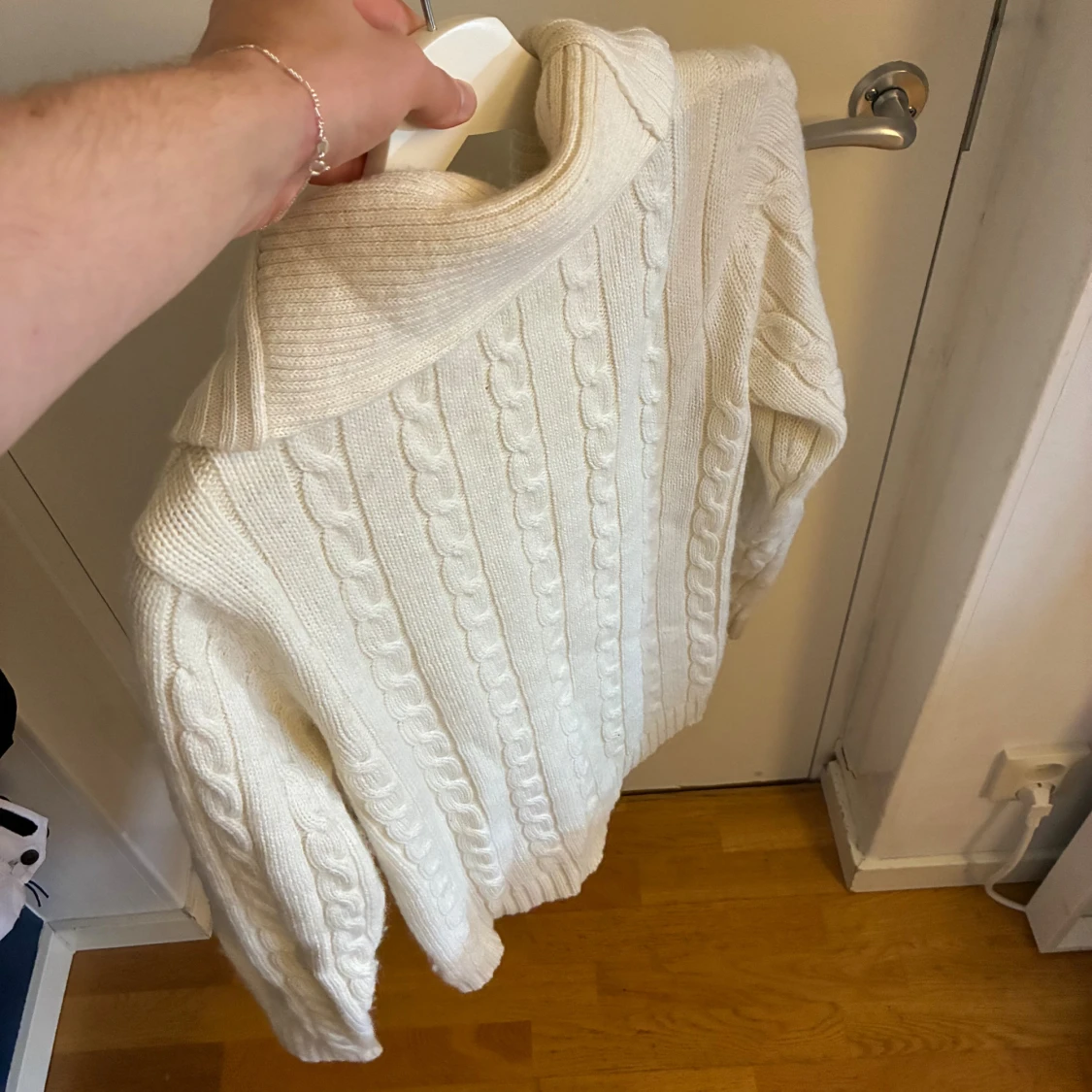 Vit kabelstickad kofta från Buddha - 3