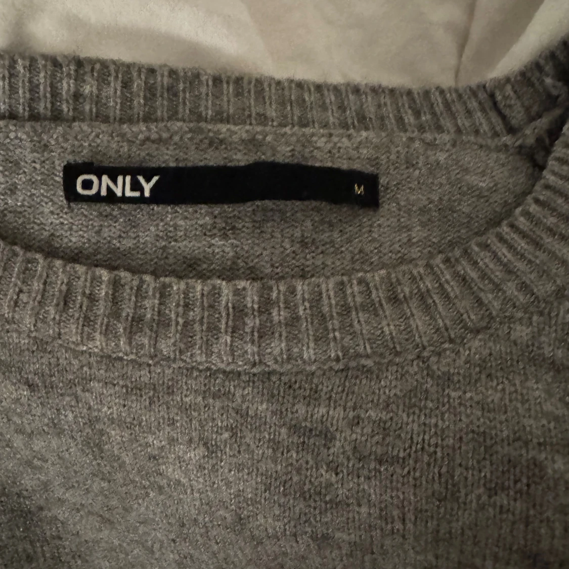 Grå stickad tröja från ONLY - 2