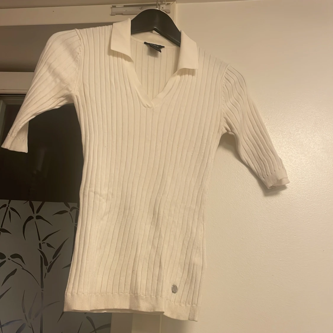 Vit ribbad pikétröja från Lindex - 1