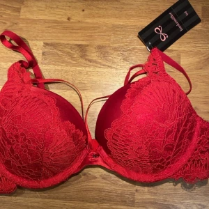 Set från Hunkemöller  - Bh storlek 75B trosan xs