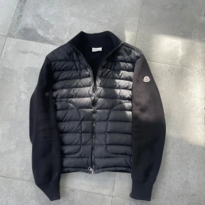 Moncler - Två stycken Moncler jackor storlek s, bra skick säljer båda för 4000