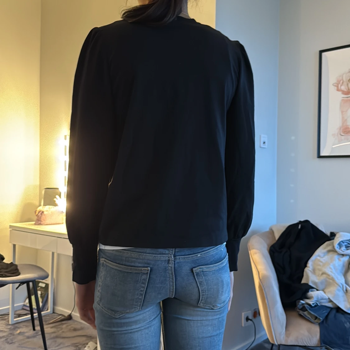 Svart långärmad blus med puffärm - 3