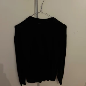 Stickad tröja  - Säljer en stickad tröja från hm knappt använd storlek small