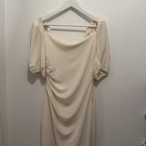 Adoore kläning  - Kläning från Adoore i modellen vellora. Säljs inte längre 💕