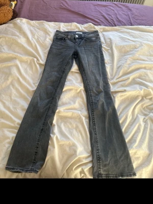 Jeans - knappt använt dessa sen jag fick dom så dom är i bra skick