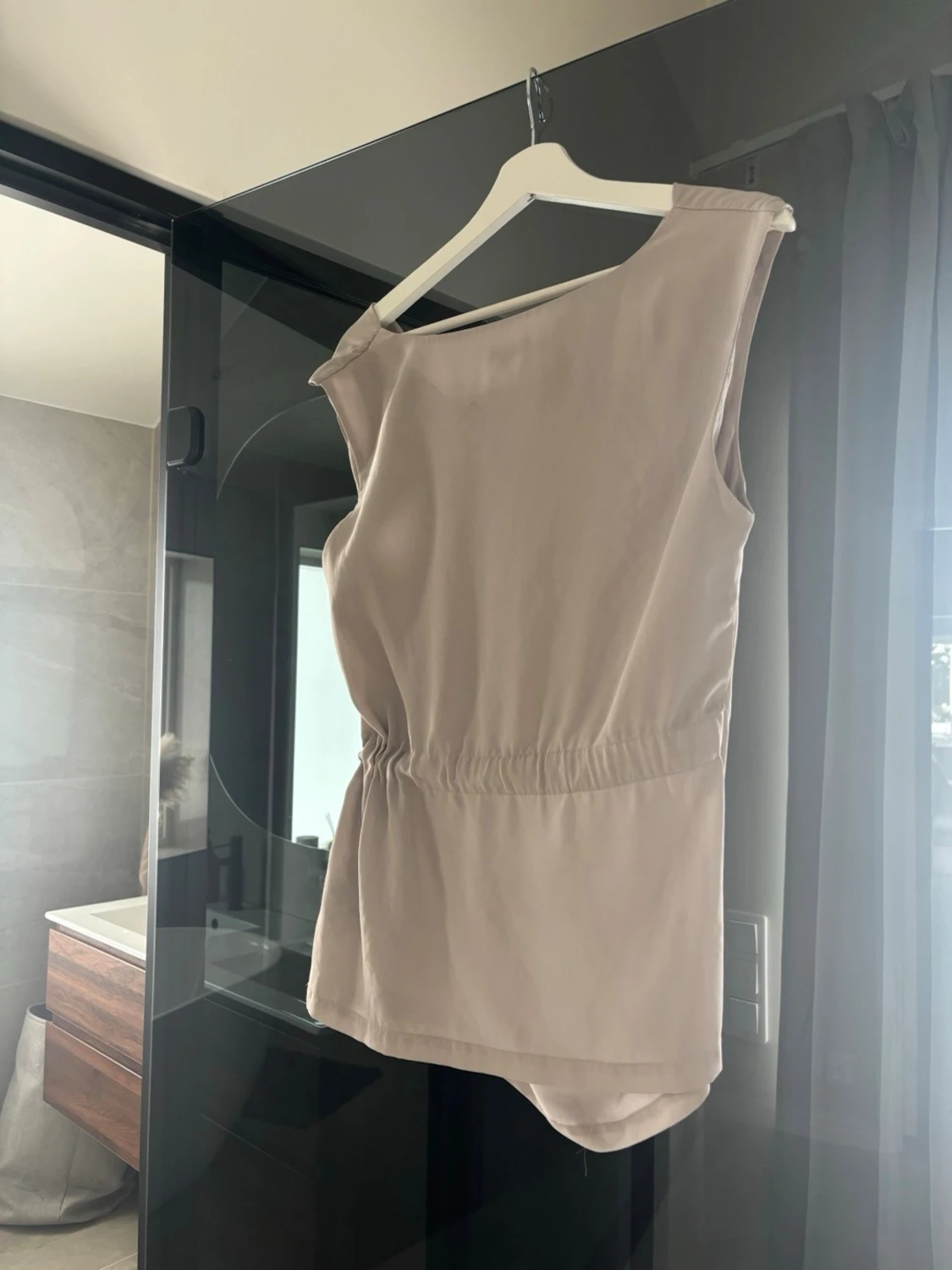 Beige omlott topp med knyt - 1