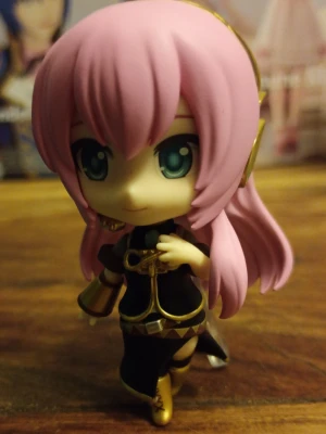 Vocaloid Luka petit Nendroid  - Megurine Luka petit nendroid från Vocaloid blind box. Helt ny, boxen är oskadad. Kommer med en Miku 01 nummerskylt.