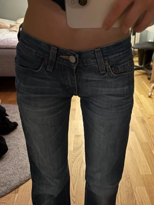 Crocker jeans  - Så snygga vintage jeans från Crocker. De har låg midja och är i bootcut modell. Storlek är W25 och L30 vilket motsvarar xxs/xs💕💕💕