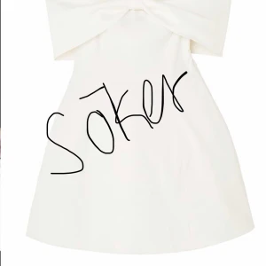 Söker denna från NAKD!!! - Söker denna klänning från NAKD som är helt slutsåld! Helst i storlek 34. Miniklänning med rosettdetalj utan axlar