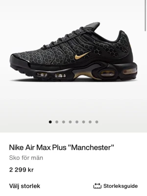 Nike Air Max Plus Manchester svart/guld - En intressekoll om någon är sugen på att köpa ett helt splitter nytt par för 1900kr med både kvitto och original låda. Meddela mig vilken storlek du har så går det nog att lösa, så är du intresserad skriv gärna!