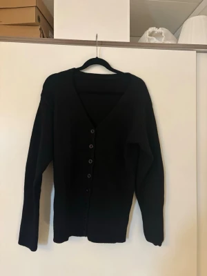 Svart kofta - Knappt använd.