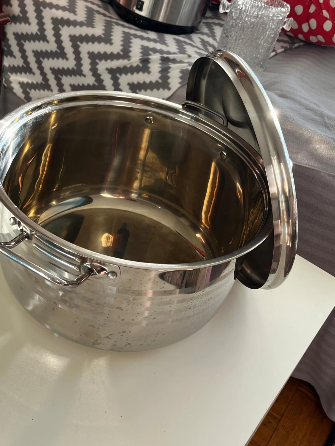 Stor rostfri gryta med lock - 1