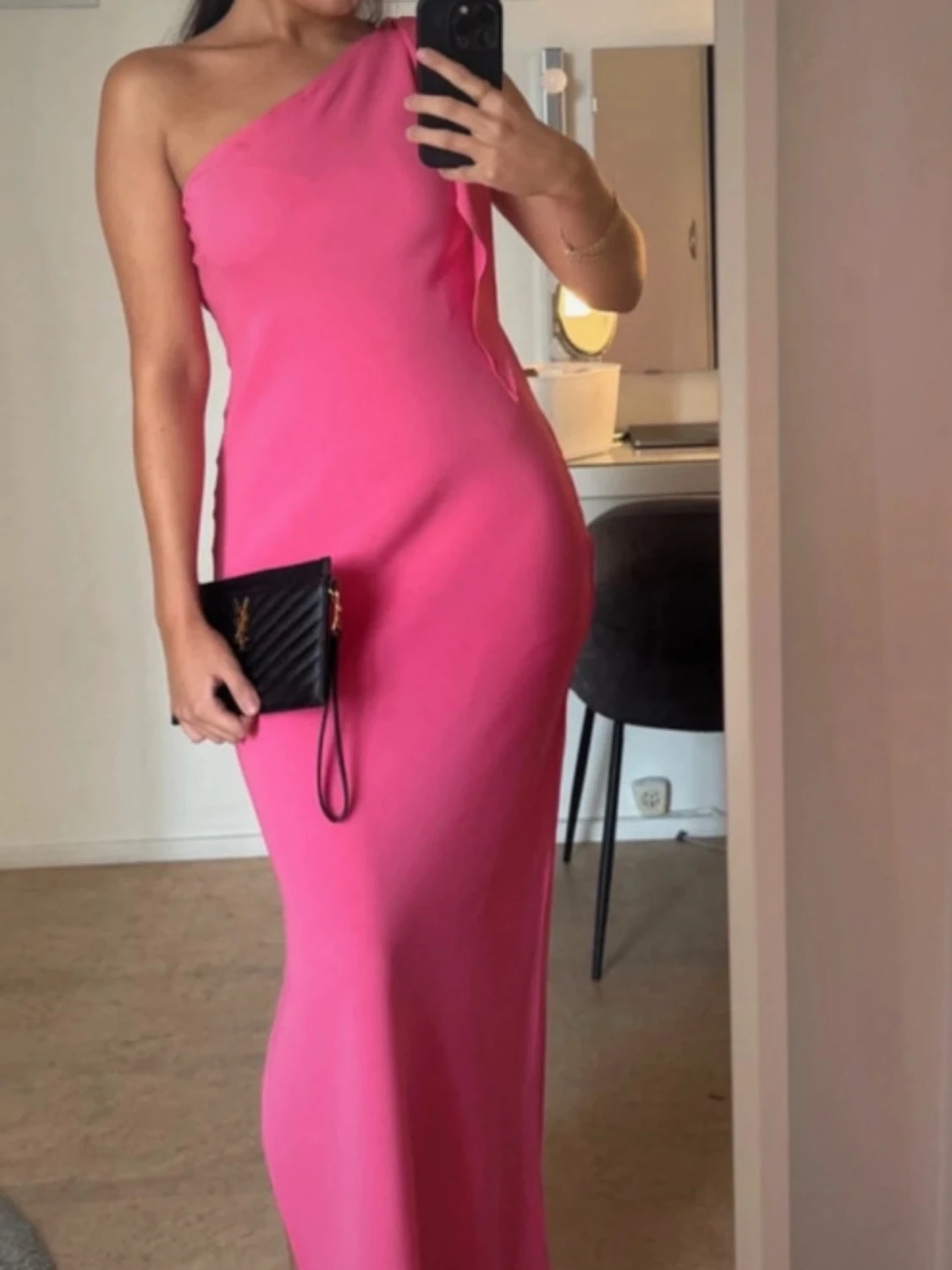 Rosa oneshoulder långklänning