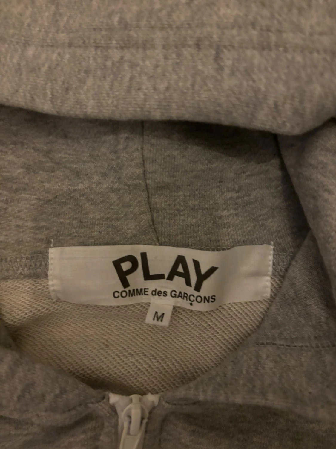 Grå hoodie från Comme des Garçons Play - 2