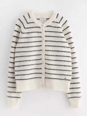 Stickad kofta i mohair  - Mysig stickad mohair kofta från Holly and Whyte by Lindex perfekt över en klänning eller till ett par jeans. Är endast använd en gång så i bra skick! 