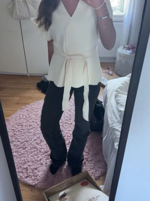 Zara jeans - Lågmidjade vida jeans från Zara i storlek 34💞(se mått på sista bilden)