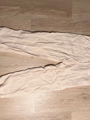 Linnebyxor - Ett par linnebyxor från H&M i storlek S 🍋