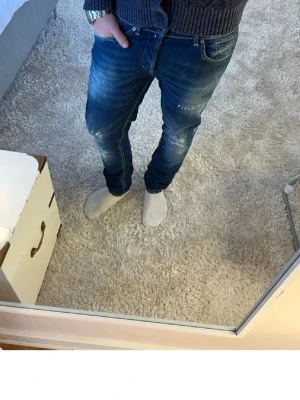 Dondup George jeans - Dondup jeans | Skick 9/10 | Storlek 34 | Pris 700 | modellen på bilden är 180 cm | Hör av dig vid minsta fråga eller fundering!!