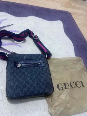 Väska - Helt ny. Inte använt.