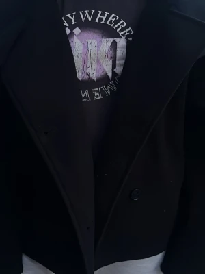 Svart  kappa - Snygg kappa från Gina i storlek xs. Lite hår på den men tvättas och så innan den postats! 