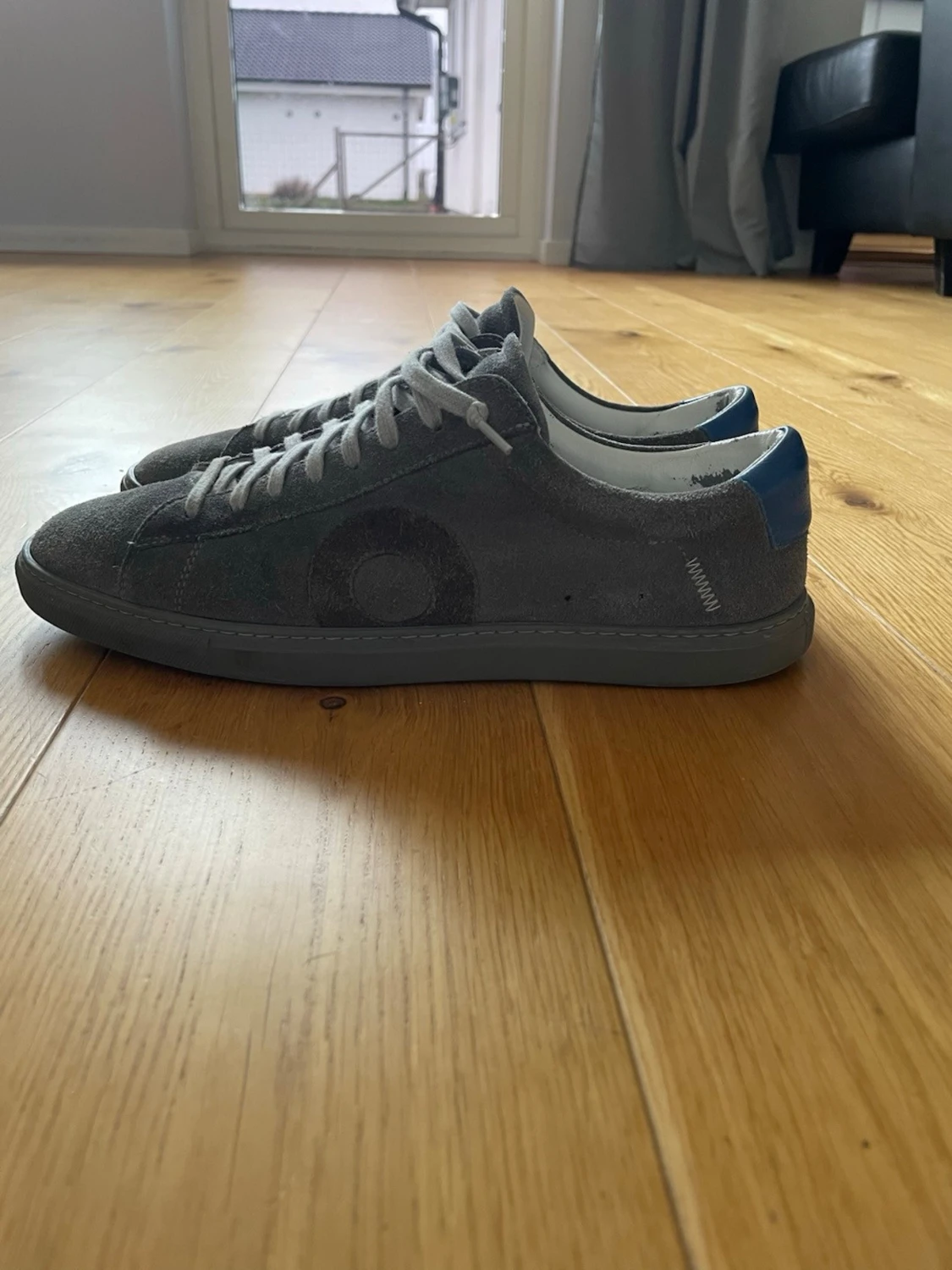 Gråa sneakers från Oliver Cabell - 1