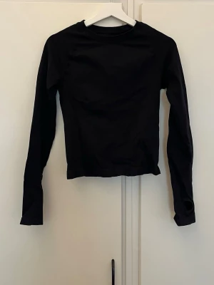 Träningströjq - Säljer denna snygga träningströja i storlek M. 💗