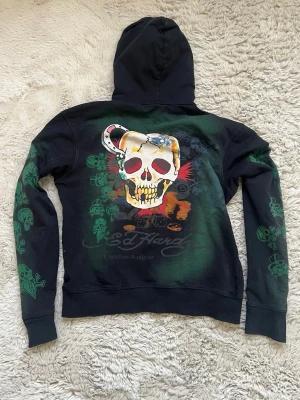 Unisex Y2k Ed Hardy hoodie - Fint skick. Stl S men liten i storlek, kan vara barnstorlek. Uppskattas vara xs-xxs. Passar både killar och tjejer.