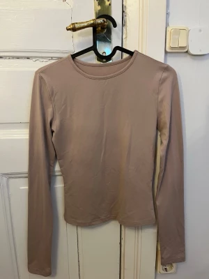 Beige långärmad topp - Fin långärmad beige/rosa tröja i storleken xs från Shein🤍