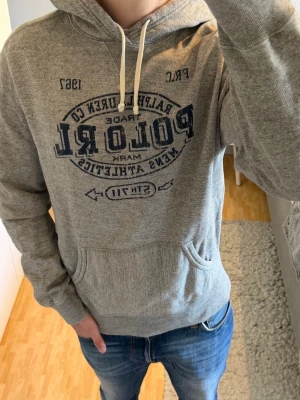Polo Ralph Lauren Hoodie - Polo Ralph Lauren Hoodie | Storlek: L, passar dig runt 190 cm | Skick: 9/10, använd fåtal gånger | Bara att skriva vid funderingar✍️