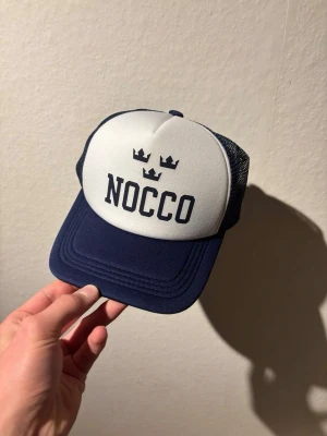 NOCCO x tre kronor 🧢  - Nocco x tre kronor keps helt ny aldrig använt denna keps legat som en prydnad på hyllan
