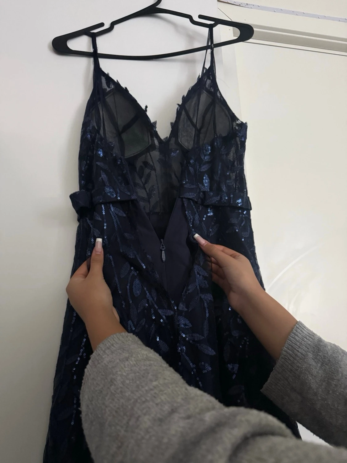 Marinblå långklänning med slits - 3