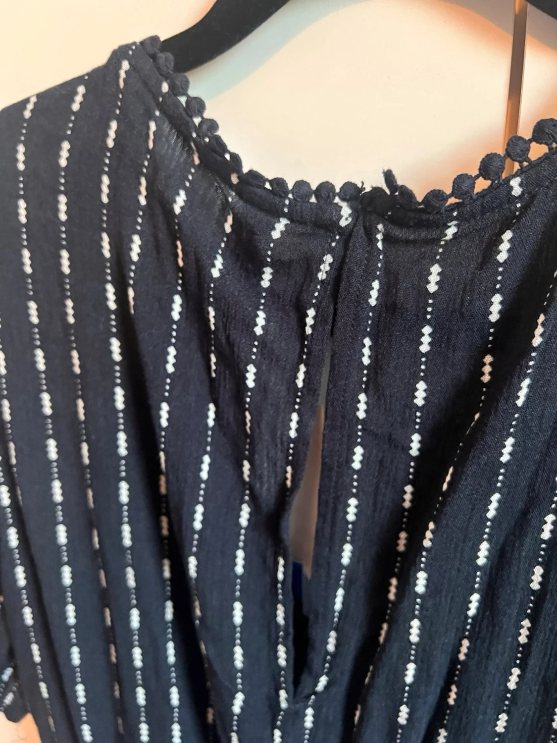 Mörkblå randig jumpsuit från Divided - 2