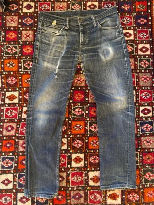 Archive Levi’s jeans - Säljer ett par Levis jeans från 2000, jeansen har otroligt snygga fade’s och är i bra skick med lite snygga slitningar. Hör av dig vid frågor om pris eller annat! 🙌🙌