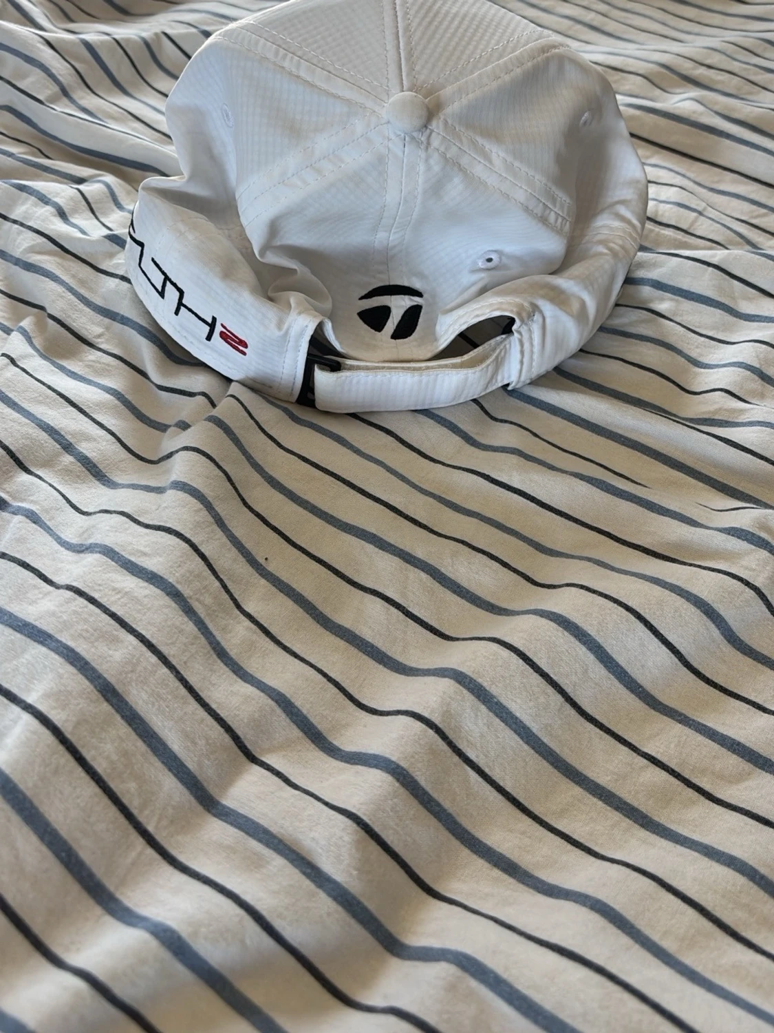 Vit TaylorMade keps med brodyr - 3