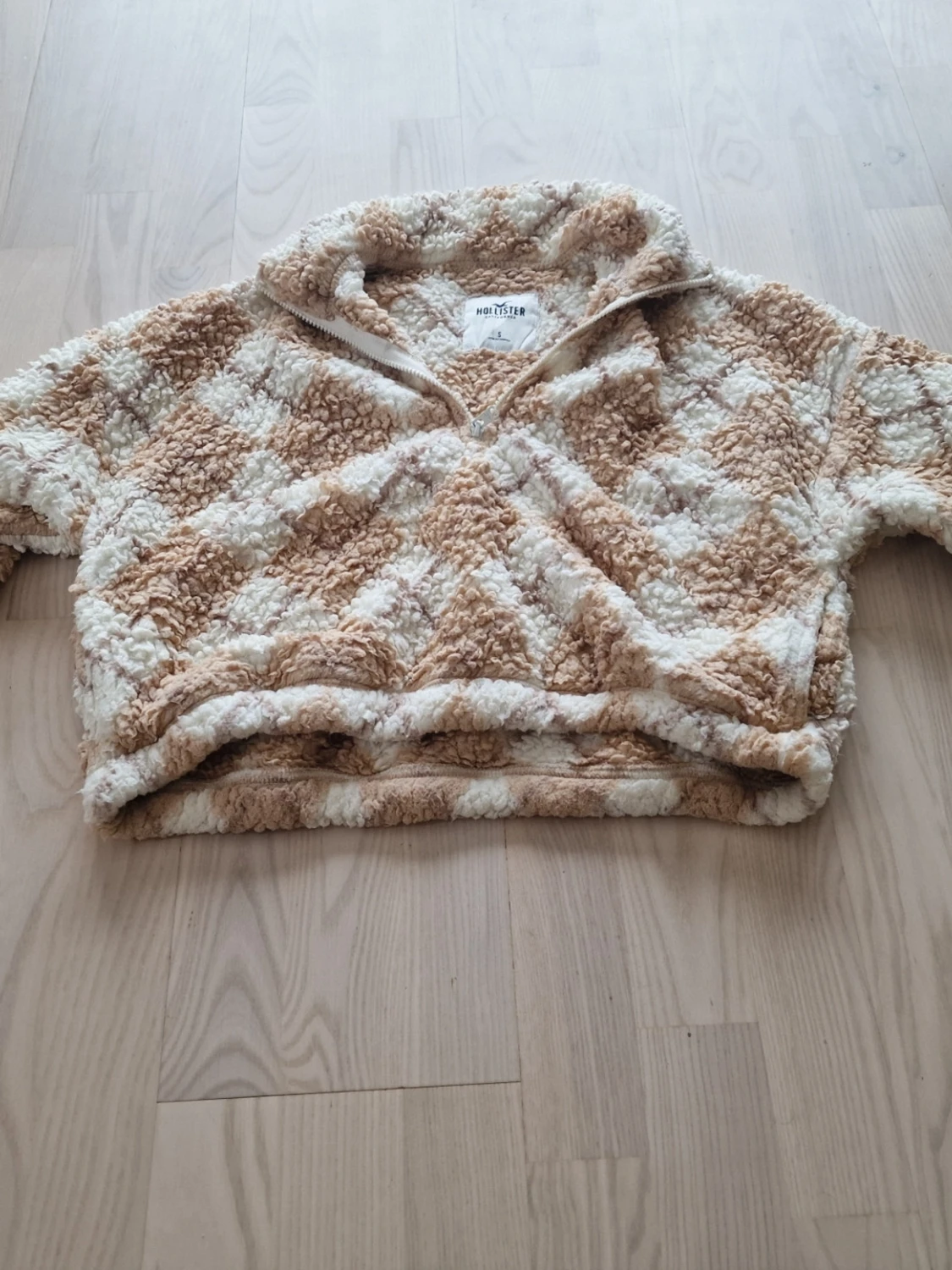 Beige och vit teddytröja från Hollister