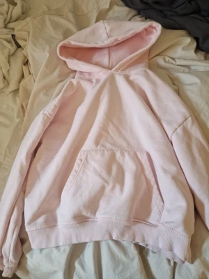 Rosa hoodie - Rosa hoodie ifrån lager157, använd 1 gång men är tvättad. Storlek S💓