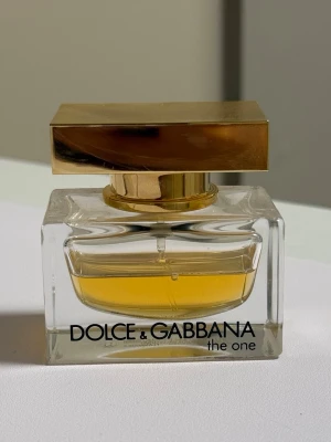D&G The One - Ungefär halva flaskan kvar av 30 ml.
