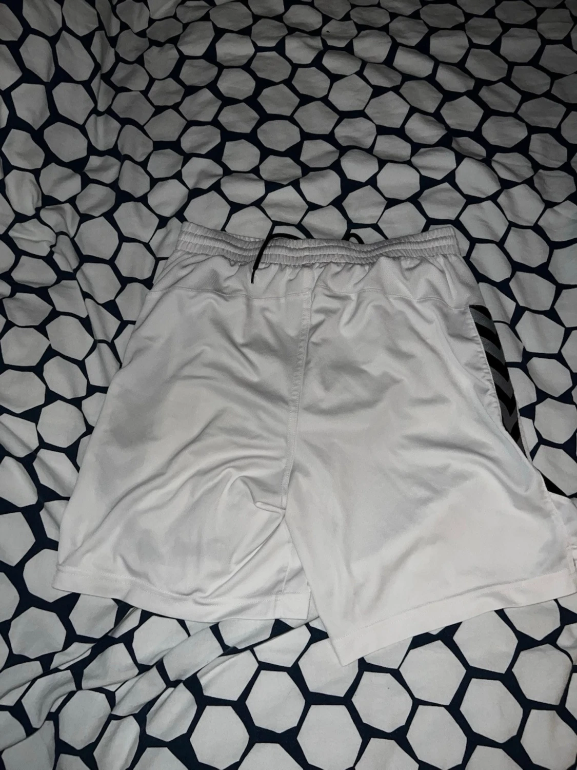 Vita träningsshorts från Hummel - 1