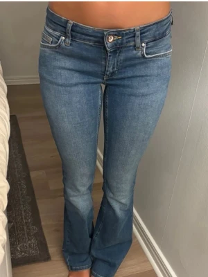 Lågmidjade jeans - Lågmidjade bootcut jeans från only.