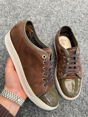 Lanvins uk6  - Säljer dessa sjukt feta lanvins i size uk6 som motsvarar 40-41! Perfekta sommarskor! Skick 6/10 ganska slitna, de är inte orginal innersulor. Hör av dig vid intresse! Köp gärna med PostNord 