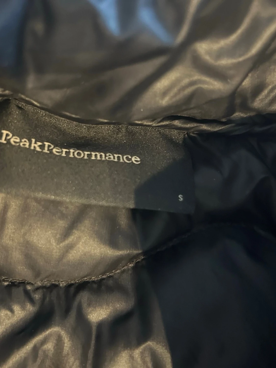 Svart dunväst från Peak Performance - 3