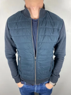 Reiss cardigan - Size XS | Mycket bra skick | Modellen är 184, 74 kg | Hör av dig vid frågor!