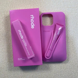 rhode skal + liptint - Skal+Liptint+box följer med! passar iphone 13/14/15. helt nytt oanvänt! shortcake 🩷