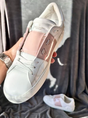 Valentino open skor (NYSKICK) - Valentino open skor | orginalstorlek 40, fråga om innermått vid osäkerhet 