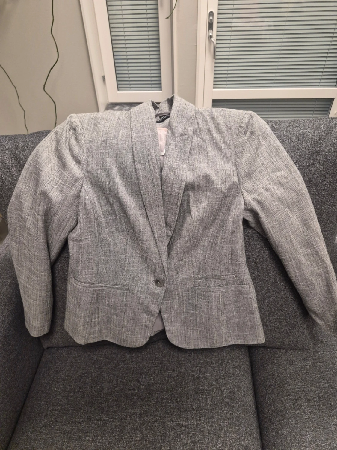 Grå kavaj från Dorothy Perkins  12 40 M - 1