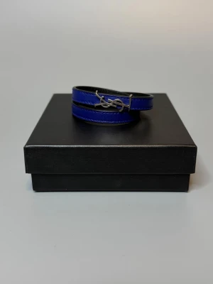 Saint Laurent Armband  - ‼️VI TAR EJ BYTEN‼️Saint Laurent Armband | Skick: 9/10  | Storlek M | Fraktar imom 24 timmar efter affär 📦| Hör av dig vid minsta fråga eller fundering 💭