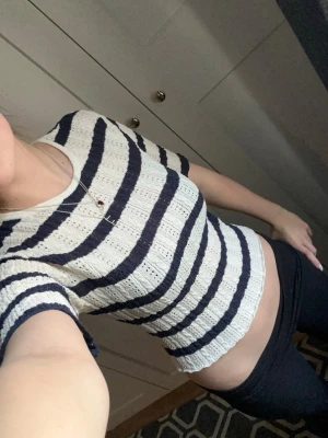 Randig topp - Snygg somrig topp från Zara. Hör av dig vid frågor, priset gör att diskutera!🫶🫶