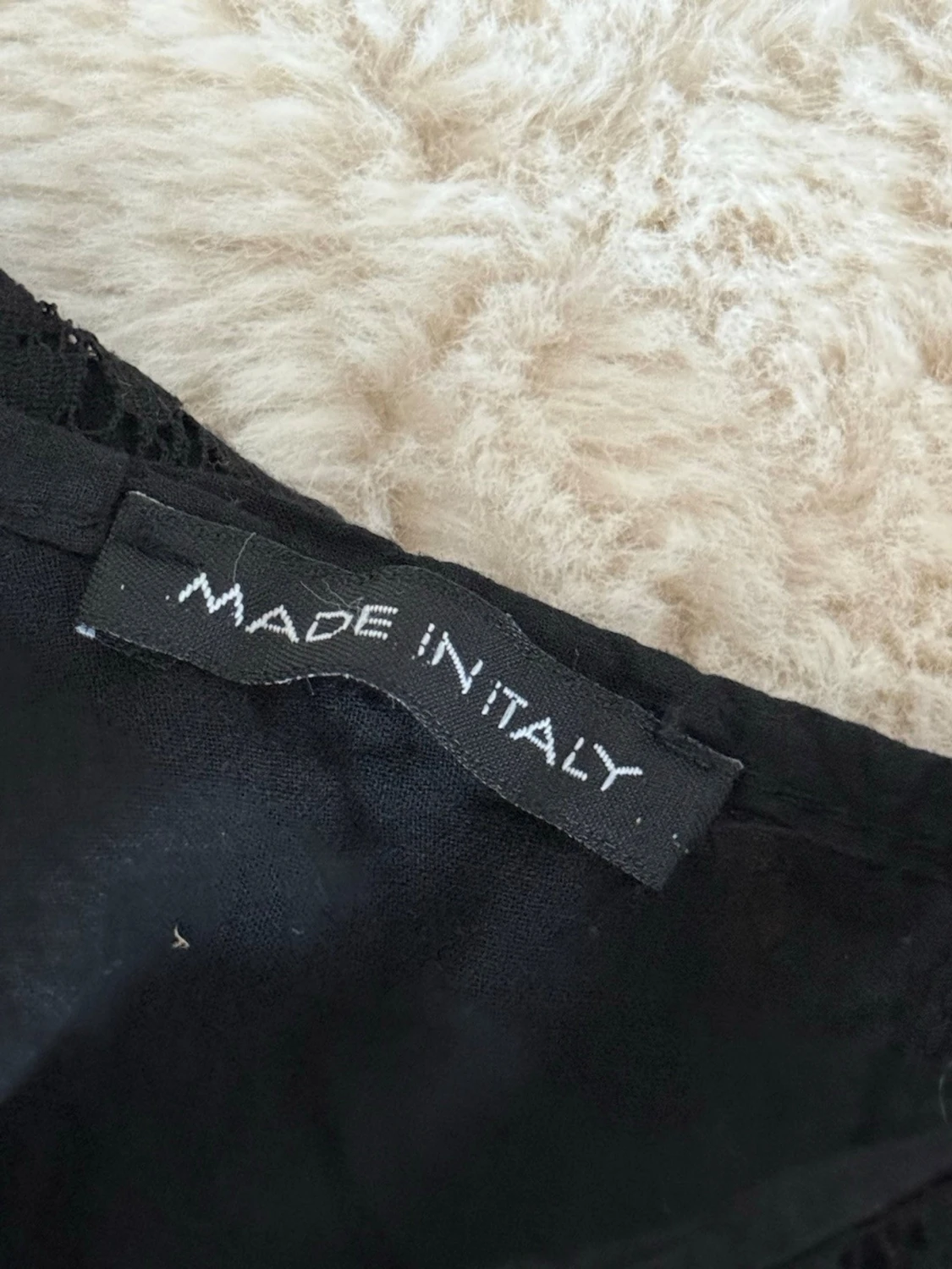 Svart asymmetrisk spetsklänning - 1