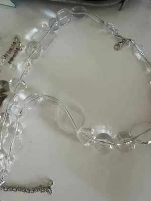 Halsband, örhängen & en ring - Säljer allt detta för 100 kronor!! 💓💓